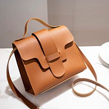 女生包包 女士零錢包 秋2022新款字母鐵片配毛毛球時尚簡約短款錢包 歷史價格詳細信息