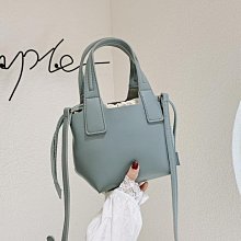 下殺 夏天擠壓噴霧水壺騎行自行車戶外健身運動大容量塑料杯子便攜水杯 歷史價格詳細信息