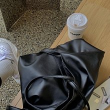 百搭軟皮斜挎單肩包2023新款寬肩帶簡約質感大容量通勤託特包包女 歷史價格詳細信息