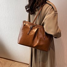 托特包 大容量托特包2022秋冬韓版新款簡約時尚軟面通勤大包手提單肩女包--麥包包 歷史價格詳細信息