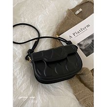 女包包感小眾質感復古小包包2023新款斜挎包百搭時尚小方包 歷史價格詳細信息