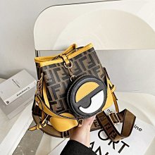 小黃人聯名卡通手錶女新款初中生防水可愛兒童石英表爆款 歷史價格詳細信息