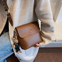 單肩斜挎百搭水桶包女士 2022 新款時尚韓版 ins 網紅斜挎包外國學生高檔感 流行 精品 歷史價格詳細信息