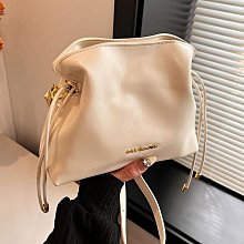 斜背包女士包包2024新款潮高級感時尚夏季迷你精緻真皮軟皮小包女-李李 韓國女裝 歷史價格詳細信息