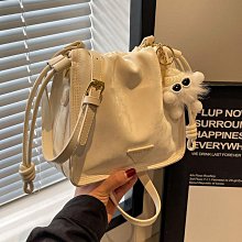 2024高級感百搭洋氣小眾斜挎水桶包 流行 歷史價格詳細信息