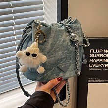 2024高級感洋氣小包新款質感百搭斜挎包流行時尚單肩小方包包女 歷史價格詳細信息