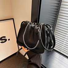 今年流行小眾設計包包2023秋冬新款女包爆款百搭斜挎包手提水桶包 歷史價格詳細信息