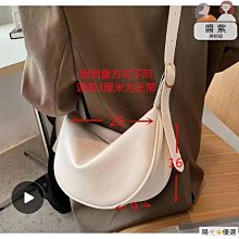 斜挎包包女2024秋冬新款大容量餃子包羽絨棉簡約百搭單肩包-李李 韓國女裝 歷史價格詳細信息