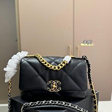 19Bag經典紐扣卡包 頂級原廠綿羊皮 奶茶色金扣 只有原廠皮純正的色澤度和自然的質感 才能呈現出來每壹個顔色的高檔 歷史價格詳細信息