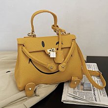 正韓 翻玩 小香 黑色胸針 別針 免運 歷史價格詳細信息