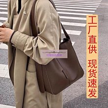 2022新品軟皮水桶包✨時尚氣質寬肩帶斜背包斜背包✨秋冬小包 ins百搭小方包 側背包 肩背包 流行 精品 歷史價格詳細信息