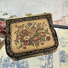 1930年代 瑞士LARDO珍珠母貝鑲花小懷表，表徑35，走時正常。  二手商品不退不換，表在台中。包郵不包稅。 歷史價格詳細信息