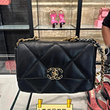 19Bag經典紐扣卡包 頂級原廠綿羊皮 奶茶色金扣 只有原廠皮純正的色澤度和自然的質感 才能呈現出來每壹個顔色的高檔 歷史價格詳細信息