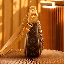 香港代購真皮包包女2024新款潮流寬帶百搭高質感單肩斜挎手提包 歷史價格詳細信息