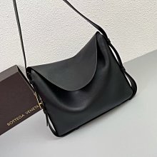 【BOTTEGA VENETA 寶緹嘉】簡約經典手工編織小牛皮大款手拿包商商務包萬用包(藍黑) 歷史價格詳細信息