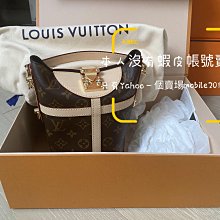 有貨可接 全新正品 LV M81098 新尺寸 Monogram LOOP 半月型 手提包 斜背包 肩背包 AVA半月包 歷史價格詳細信息
