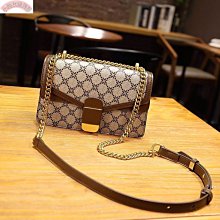 【熱賣精選】真皮女包2023新款字母鎖扣手提小方包小眾設計斜挎腋下包 歷史價格詳細信息