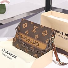 夏季時尚包包女2023新款潮小眾設計高級感百搭上班通勤單肩斜挎包 歷史價格詳細信息