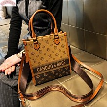 品牌包包新款女2023時尚質感手提單肩小圓包復古真皮斜跨包潮 歷史價格詳細信息