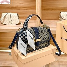 熱賣 2023新款夏季出游親子裝一家三四口紅T恤母女背帶裙子套裝情侶全家裝 精品 歷史價格詳細信息