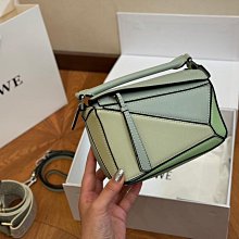 『瑤瑤代購』LOEWE手提包 最新款 頂級貨 原單大牌 時尚百搭優雅通勤福袋包單肩斜挎包造型包42HJ457 歷史價格詳細信息