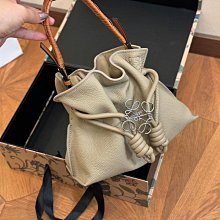 【福利品】LOEWE ANAGRAM 金屬LOGO釦式三折零錢短夾.黃 歷史價格詳細信息