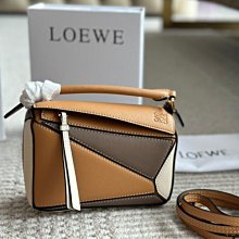 『瑤瑤代購』LOEWE手提包 最新款 頂級貨 原單大牌 時尚百搭優雅通勤福袋包單肩斜挎包造型包42HJ457 歷史價格詳細信息