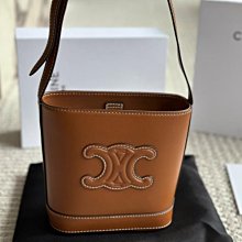 Celine|水桶小號 celine的水桶真的越用越喜歡覺得方便本身是帆布皮，自重比較輕包形可以扔進去一切 歷史價格詳細信息