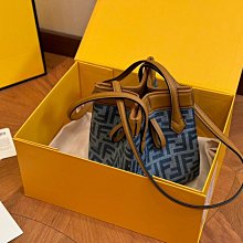 『瑤瑤代購』FENDI手提包 最新款 頂級貨 原單大牌 時尚百搭丹寧牛仔老花老花腋下包單肩斜挎包42HJ920 歷史價格詳細信息