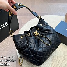 『瑤瑤代購』CHA*EL手提包 最新款 頂級貨 原單大牌 時尚百搭機場大包 保齡球菱格枕頭包托特包47HJ217 歷史價格詳細信息