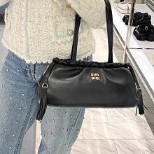 『瑤瑤代購』Miumiu小方包 最新款 頂級貨 原單大牌 時尚百搭Hobo腋下包真皮麻將包單肩斜挎包潮包42HJ441 歷史價格詳細信息