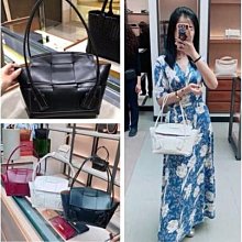 BV BOTTEGA VENETA Brick Cassette 小羊皮大格編織肩背腋下包(黑色) 歷史價格詳細信息