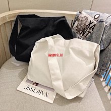 日系帆布斜背包素色帆布包ins風女包包工裝風原宿側背包簡約郵差包女生斜跨包休閒學生斜背包可愛吊飾-包沒煩惱 歷史價格詳細信息