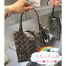 ISSEY MIYAKE 三宅一生 BAOBAO 經典亮面三角格6x4肩背/斜背包 (黑色) 歷史價格詳細信息