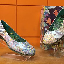 【阿典鞋店】** Macanna** 麥坎納專櫃~萊因河系列 ~米羅抽象畫~左右腳不對稱全新牛皮氣墊鞋096260 歷史價格詳細信息