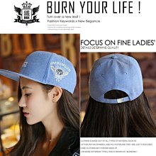 戴藍色帽子的小猴子（硬質塑膠-，臉上有污點，外觀有使用痕跡） 歷史價格詳細信息