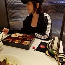 Chiara Ferragni 立體眨眼星星漆皮斜背相機包(黑色) 歷史價格詳細信息