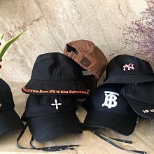 全新正品Burberry羊毛披肩圍巾/白/駝 歷史價格詳細信息