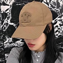 Celine新款的草編包好好看，仔細看包包就是個凱旋門的樣子，魔鬼藏在細節裡呀！！ 歷史價格詳細信息