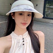 香奈兒Chanel 小香風22早春度假系列鉤花圓領羊絨針織衫，36碼全新正品有吊牌，保證正品，百分百羊絨，手感超級好，超級好看的神仙款，全新 歷史價格詳細信息