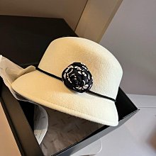 CHANEL 香奈兒 新款漸層滿版字母LOGO流蘇圍巾 (米色) 歷史價格詳細信息