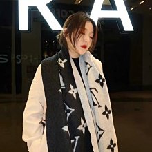 二手 羊絨披肩 流蘇圍巾 素色圍巾 圍巾 披肩 黑色底草莓????圖案 歷史價格詳細信息