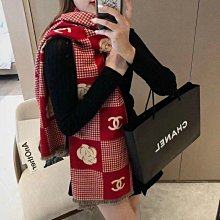 Chanel 香奈兒 圍巾 披肩 菱格羊絨圍巾 & 帽子，超美的絨感～～  91%羊絨加上進口金絲線織就 歷史價格詳細信息