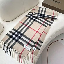 情侶圍巾 巴寶莉深度水波紋經典羊絨格子圍巾 32*180的經典尺寸 雙面羊毛都有著非常清晰漂亮 杏色條紋 圖片實拍 盒子包裝 價格比較,價格查詢,歷史價格詳細信息