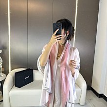 新款上架cha香家圍巾看就很高級的感覺！要知道這類貨也只有少量生產，也是監控超級嚴格流出來的數量極少手快有手慢無size：30*180cm羊絨明星大牌同款 歷史價格詳細信息