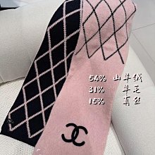 新款cha香圍巾o更是新時代女性的代表絕對是經典風格之一 無論搭配什么色調的大衣都是大氣時尚尺寸：32*180面料:   羊絨顏色：黑色明星大牌同款秋冬 歷史價格詳細信息
