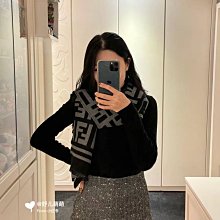 款式：芬迪Fendi彩虹羊毛毛衣顏色：圖片色尺碼：S-XXL面料：羊毛：全套無性別區分 男女同款 NO15894 歷史價格詳細信息