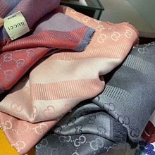 GUCCI 經典GG緹花線條羊毛混絲斜紋雙色流蘇披巾/圍巾 (淺紫色) 歷史價格詳細信息