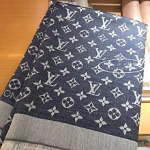 LV  Denim Gradient 提花披肩！ 2024年新款Denim Gradient 披肩通過提花工藝，將經典“老花”與漸變效果呈現 歷史價格詳細信息