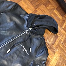 Virgil Abloh 向籃球鞋設計汲取靈感，推出標志性 LV Trainer 運動鞋，此次取材壓印細膩 Monogram 圖案 NO.157808 歷史價格詳細信息